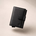 Billetera Onyx Alan Basics, cuero negro, vista frontal tres cuartos
